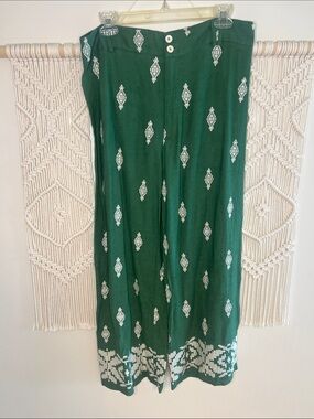 Zara Dark Green Printed Wide-Leg Capris